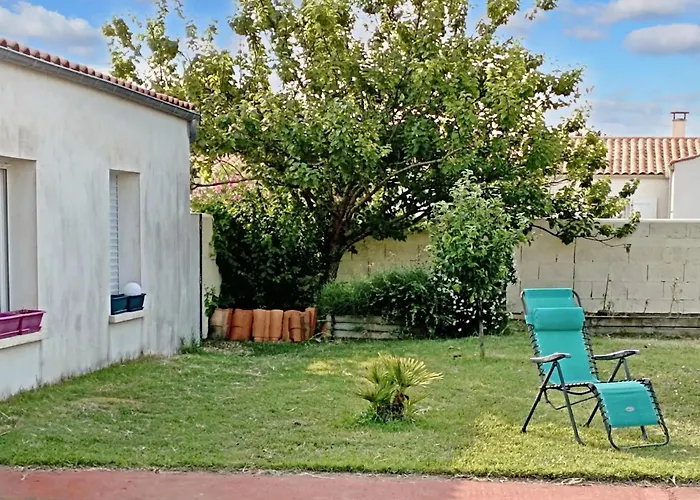 Cosy Avec Jardin, La Jarrie, 23m², Piscine Partagée *