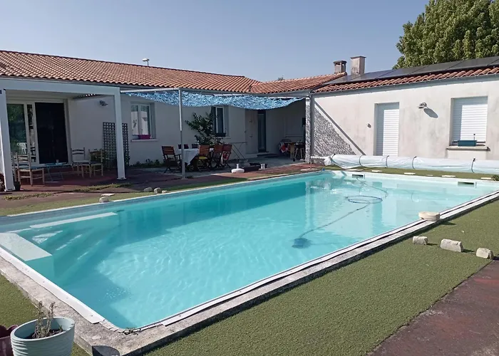 Cosy Avec Jardin, La Jarrie, 23m², Piscine Partagée